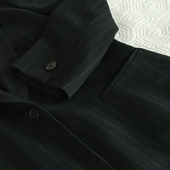 I.N.C Petite Blazer one button style, black, 6P - Picture 4 of 10